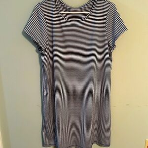 Vineyard Vines Performance T-Shirt Dress in size L.